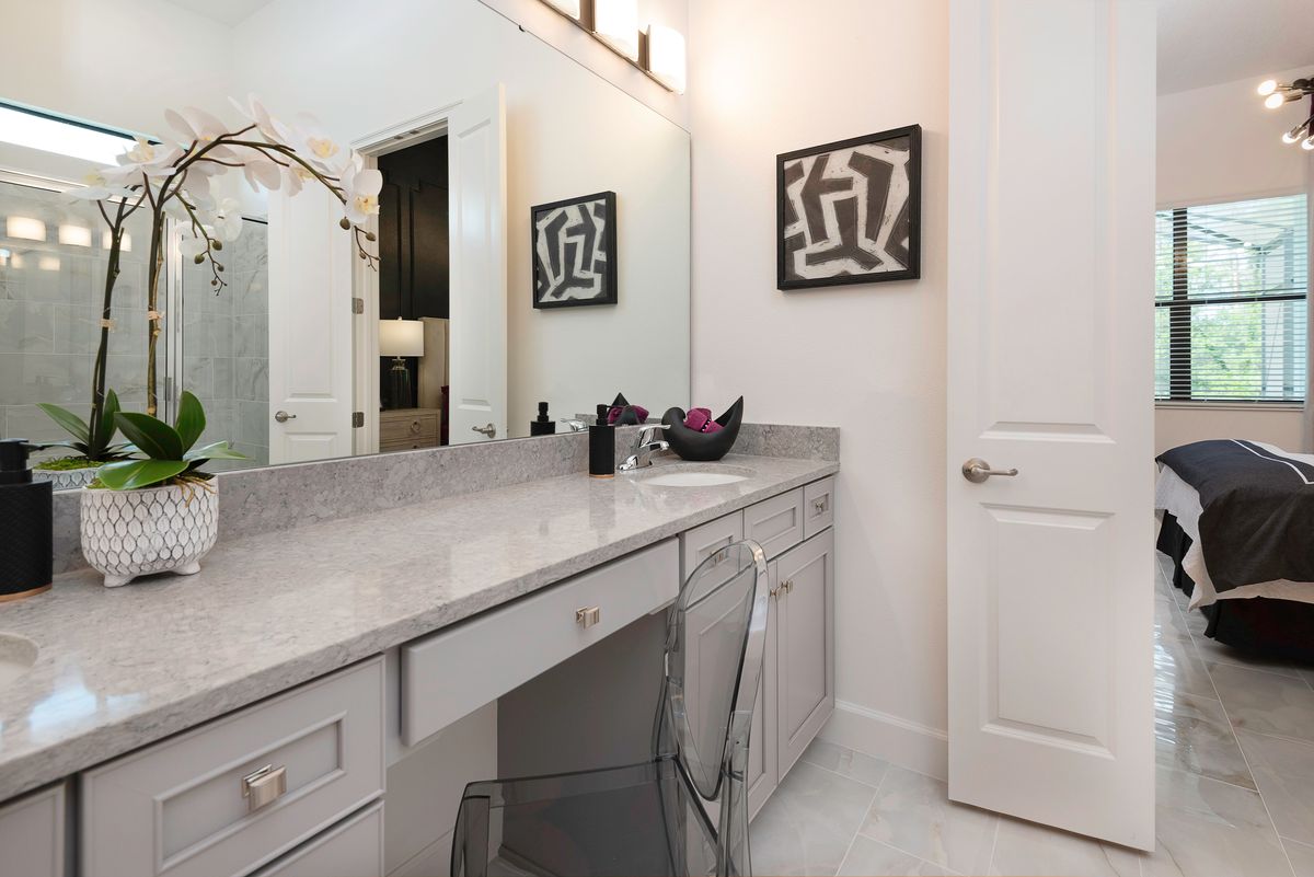 Waterfall Bath. New Homes in Orlando, FL